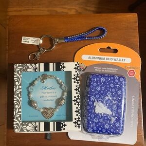 💐MOTHER’S DAY BUNDLE- NWT!  Bundle Includes: Keychain,Wallet & Bracelet